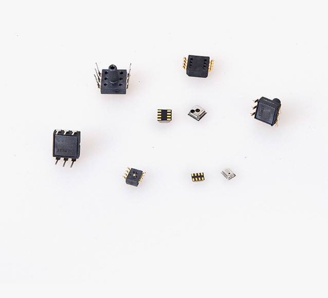 压力传感器接纳MEMS手艺，，，具备制作本钱低，，，高可靠性，，，量程普遍，，，测试精准等优点，，，普遍应用于医疗器械监控，，，血压计，，，情形丈量，，，消耗类及运动类产品等领域